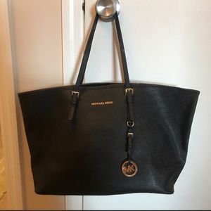 Michael Kors Jet Set Travel Black Saffia Leather